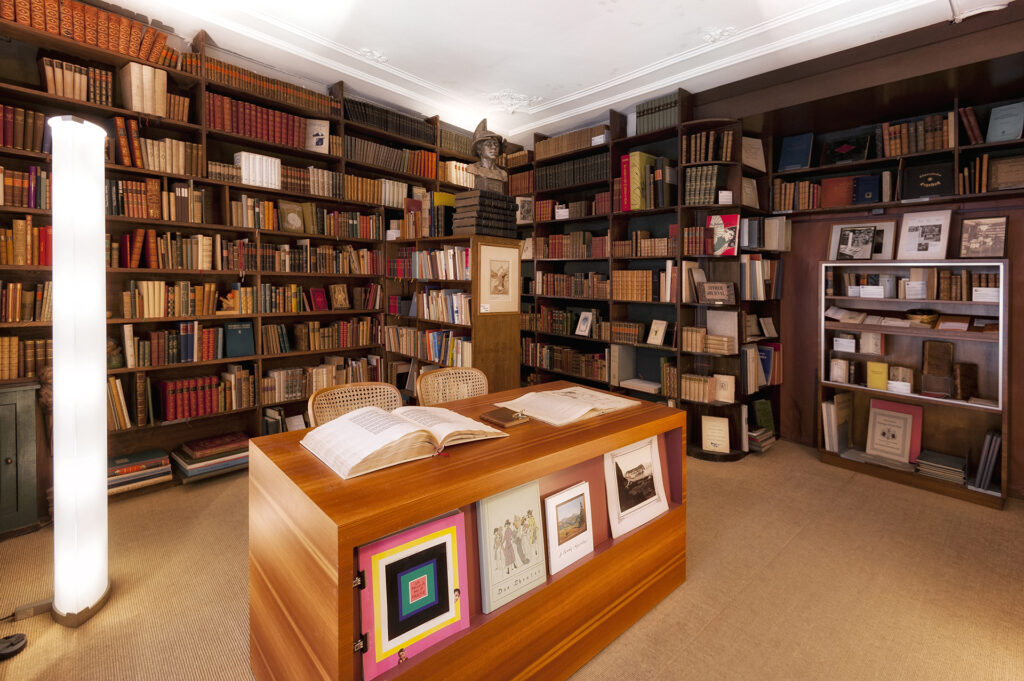 Ladengeschät EOS Buchantiquariat Benz – Zürich bibliophiles Antiquariat - EOS BUCHANTIQUARIAT BENZ Bibliophile books in Zurich - in the antiquarian bookshop EOS Buchantiquariat Benz